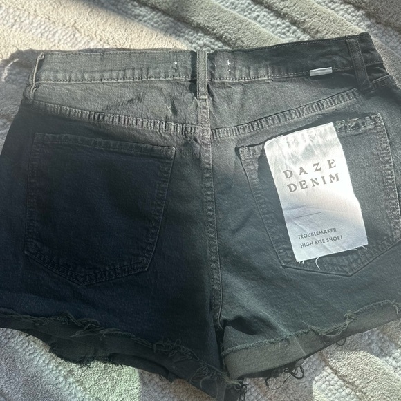 New with tag High rise black jean shorts Size 30 - Picture 3 of 7